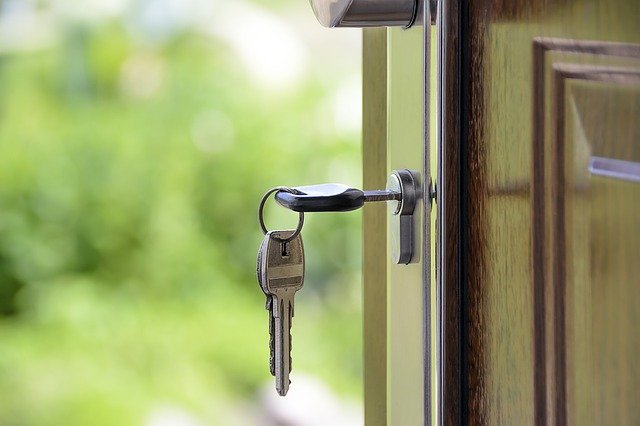 The key in the lock of an open door one has left when moving out after a divorce.