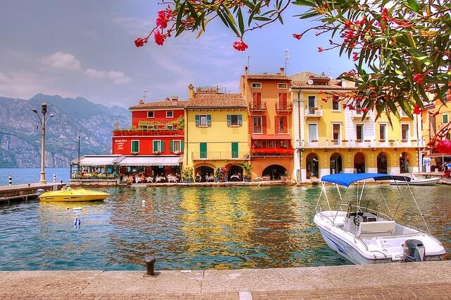 Possibly the most well-known of lake wedding venues in Italy is Lake Garda